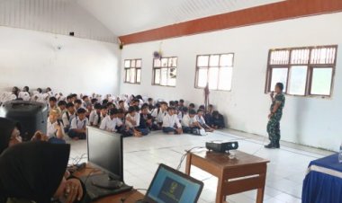 Hari Ke-2 MPLS, Anggota Koramil 0111/Pagelaran Sambangi SMK IPTEK Patia