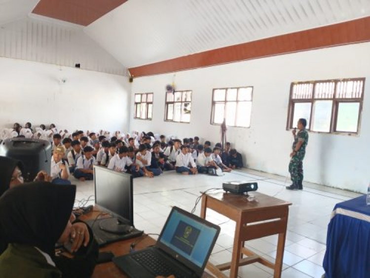 Hari Ke-2 MPLS, Anggota Koramil 0111/Pagelaran Sambangi SMK IPTEK Patia