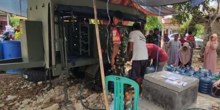 Melalui Kodim 0601/Pandeglang, Danrem 064/Maulana Yusuf Kirimkan Alat Penjernih Air Filter Nusantara Di Kampung Bojen