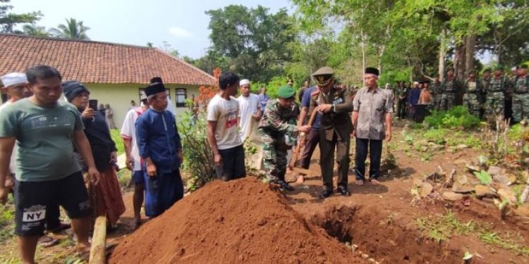 Berikan Penghormatan Terakhir, Dandim 0601/Pandeglang Pimpin Upacara Pamakaman Anggota