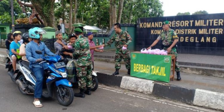 Berkah Ramadhan, Kodim 0601/Pandeglang Berbagi Takjil