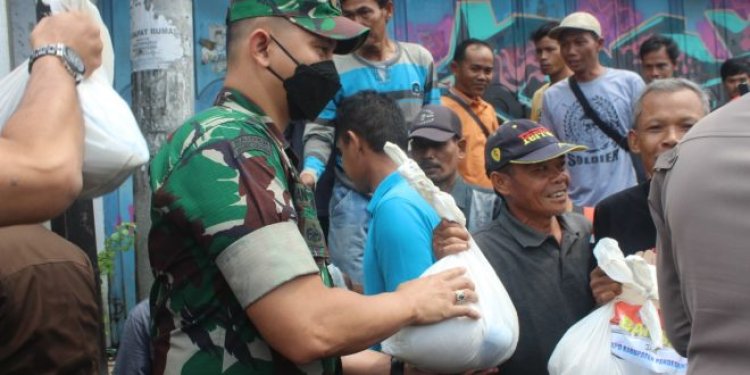 Pasca Kenaikan BBM, Dandim 0601/Pandeglang Bersama FKPD Berikan Bantuan Kepada Pengendara Ojeg Dan Supir Angkot