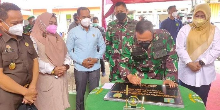 Didampingi Dandim dan Bupati Pandeglang, Danrem 064/MY Meresmikan Koramil 0601-17/Panimbang