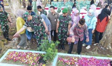 Dandim 0601/Pandeglang Dampingi Pangdam III Siliwangi Ziarah ke Makam Orang Tua di Pandeglang