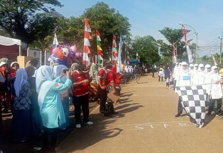 Dua Anggota Koramil 0111/Pagelaran Kodim 0601/Pandeglang Jadi Juri Lomba Gerak Jalan HUT ke-80 RI di Patia