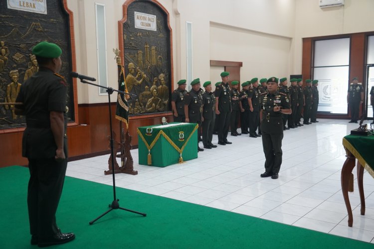 Dandim 0601/Pandeglang Letkol Inf Afri Swandi Ritonga, S.I.P. Bertindak Sebagai Komandan Acara Sertijab di Korem 064/MY