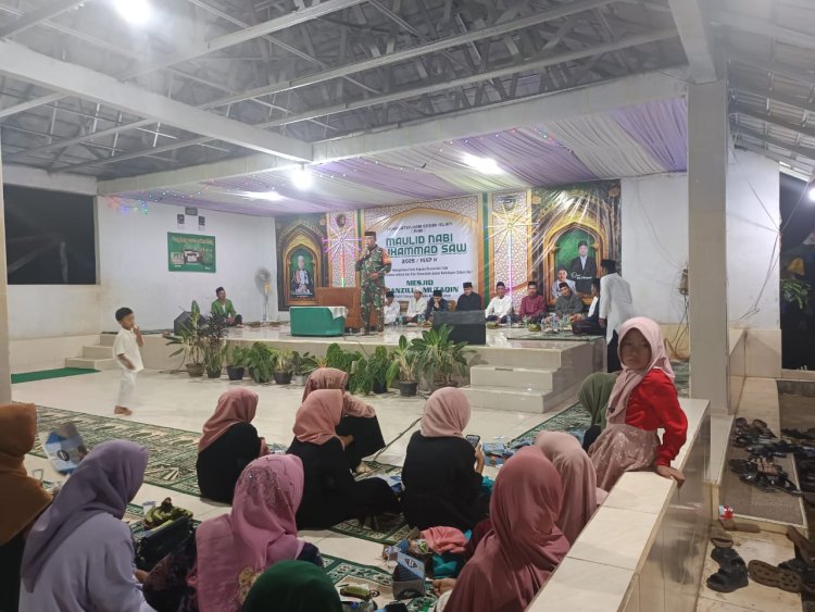 Di Acara Maulid Nabi, Babinsa Koramil 0111/Pagelaran Sertu Juana Ajak Masyarakat Teladani Akhlak Rasulullah SAW.