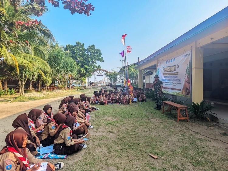 Anggota Koramil 0111/Pagelaran, Serka Dede Suharsono Berikan Materi di Kegiatan Perkemahan Perekat SMPN 1 Patia