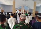 Anggota Satgas TMMD ke-126 Laksanakan Salat Dzuhur Berjamaah Bersama Warga Sebagai Wujud Kebersamaan dan Ketakwaan