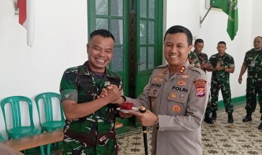 Kapolres Pandeglang Beri Kejutan Tumpeng untuk Dandim 0601/Pandeglang di HUT ke-80 TNI