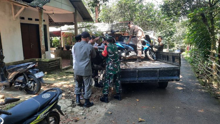 Babinsa Koramil 0106/Menes Bersama Tiga Pilar Laksanakan Penertiban dan Pembinaan Siswa yang Membolos di Kecamatan Menes