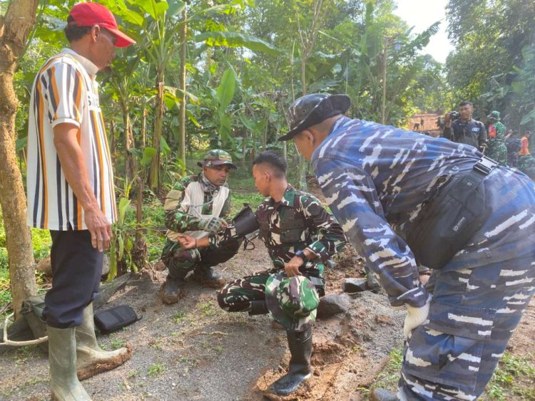 Anggota Kesehatan Laksanakan Pemeriksaan Rutin untuk Jaga Kesehatan Personel Satgas TMMD ke-126 Kodim 0601/Pandeglang