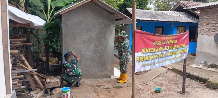 H+12 ANGGOTA SATGAS TMMD KE-126 TERUS GENJOT PEKERJAAN PEMBUATAN MCK, CAPAI PROGRES 80%