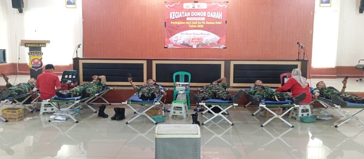 Anggota Kodim 0601/Pandeglang Ikut Serta dalam Kegiatan Donor Darah Memperingati Hari Jadi ke-74 Humas Polri Tahun 2025