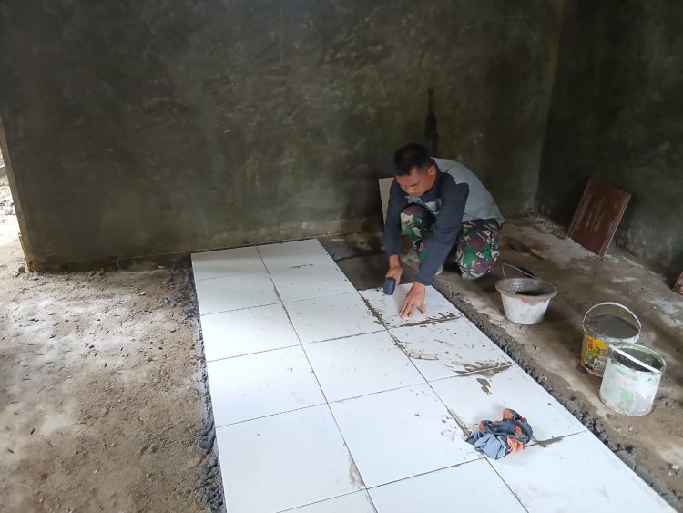 Satgas TMMD ke-126 Kodim 0601/Pandeglang Laksanakan Pemasangan Keramik pada Rumah RLTH, Wujud Nyata Kepedulian TNI terhadap Masyarakat