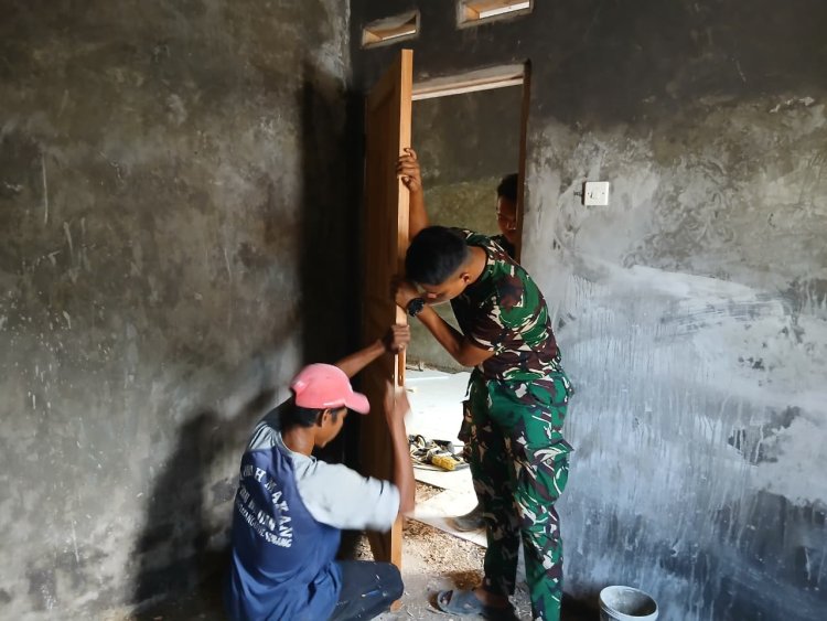Satgas TMMD ke-126 Kodim 0601/Pandeglang Laksanakan Pemasangan Pintu pada Rumah RLTH, Progres Capai 94%