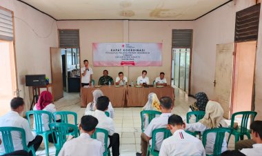 Babinsa Koramil 0107/Saketi Hadiri Rapat Koordinasi Pengurus PMI Kecamatan Saketi Tahun 2025