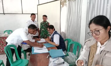Babinsa Koramil 0117/Panimbang Dampingi Pelaksanaan Tes Urine Desa oleh BNN Provinsi Banten di Kecamatan Sukaresmi Kabupaten Pandeglang 
