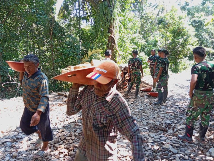 Satgas TMMD ke-126 Lanjutkan Pengerasan Jalan di Desa Cikeuntrung, Progres Capai 98%