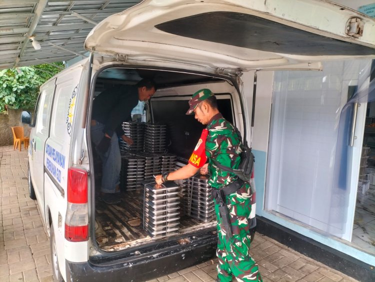 Babinsa Koramil 0105/Mandalawangi Monitoring Program Makan Bergizi Gratis (MBG) di Wilayah Kecamatan Mandalawangi, Kabupaten Pandeglang