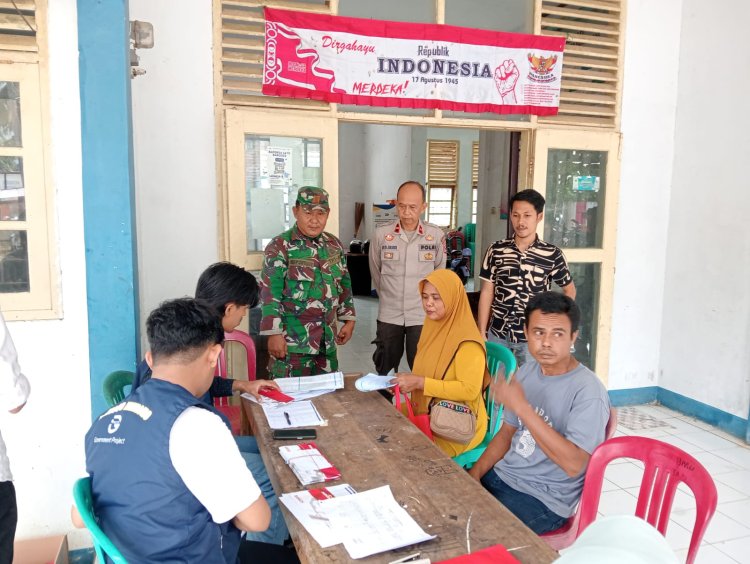 Babinsa Koramil 0113/Cibitung Laksanakan Monitoring Pendistribusian Kartu KKS Susulan di Kecamatan Cibitung
