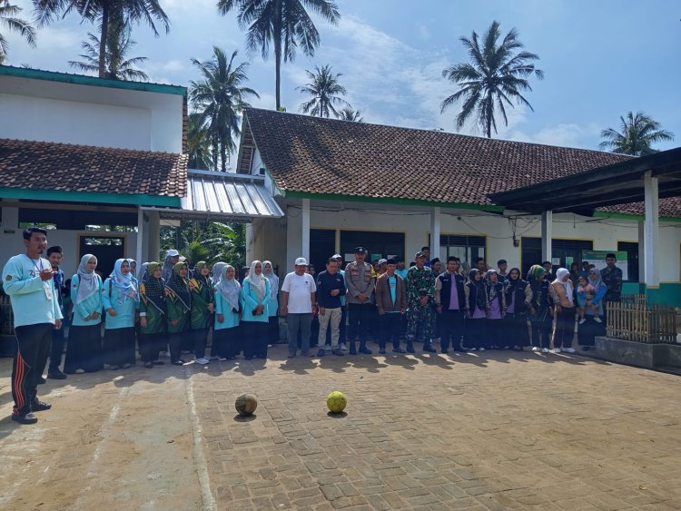 Serka Ade Rahmat Babinsa Koramil 0116/ Cikeusik Melaksanakan Kegiatan Pendampingan PORSIMA Tingkat KKM MI IX Pandeglang