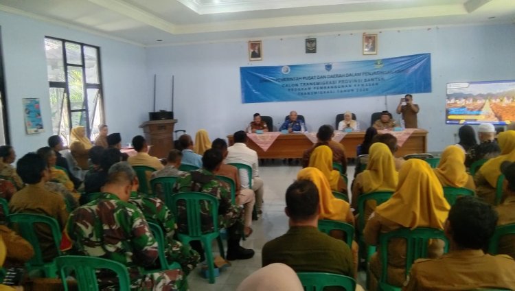 Anggota Babinsa Hadiri Sosialisasi Sinergi Pemerintah Pusat dan Daerah dalam Penjaringan Animo Calon Transmigrasi Provinsi Banten