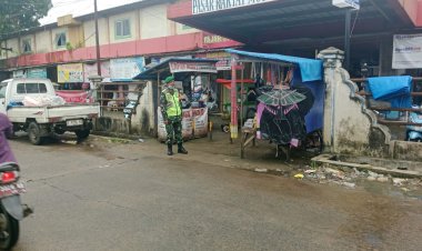 Serka Saeful Babinsa Koramil 0106/Menes Laksanakan Pengamanan dan Pelayanan SPBU Kadu Suluh Jelang Natal 2025 dan Tahun Baru 2026