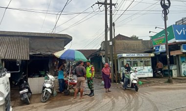 Babinsa Koramil 0108/Bojong Laksanakan Pengamanan Pasar Picung Demi Terciptanya Situasi Aman dan Kondusif