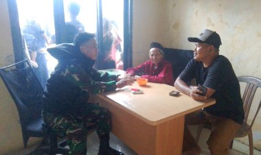 Serka Agus Sadiyin Babinsa Koramil 0105/Mandalawangi Laksanakan Komsos Bersama Warga Desa Pari