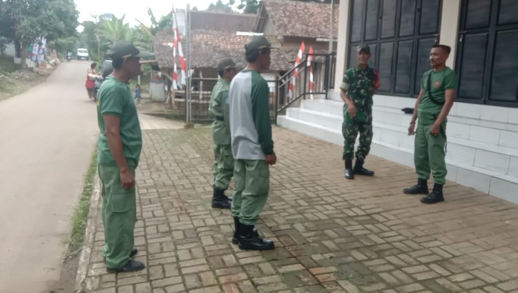 Babinsa Koramil 0102/Cadasari Gelar Komsos Bersama Linmas di Desa Tapos