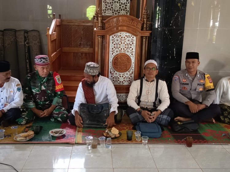 Danramil 0109/Munjul Hadiri Pengajian Rutin Bulanan di Masjid Darul Falah