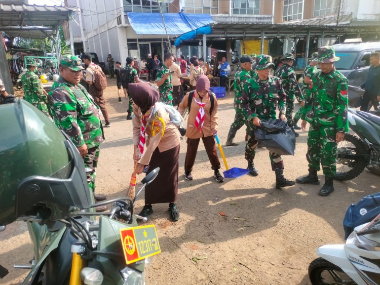 Dalam Rangka Hari Juang TNI AD Ke- 80, Kodim 0601/Pandeglang Gelar Apel Kesiapan Karya Bakti Bersama Saka Wira Kartika di Pasar Berkah Pandeglang