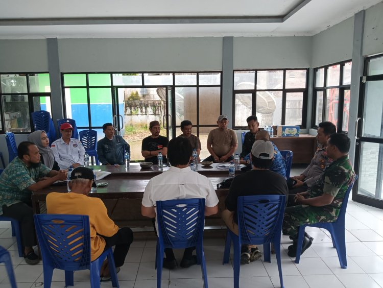 Kapten Inf Subata Menghadiri Musyawarah Penyelesaian Tanah yang Akan Dijadikan Koperasi Merah Putih