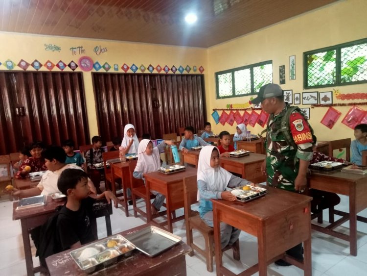 Pendampingan Program Makan Bergizi Gratis (MBG) oleh Babinsa Koramil 0108/Bojong-Picung