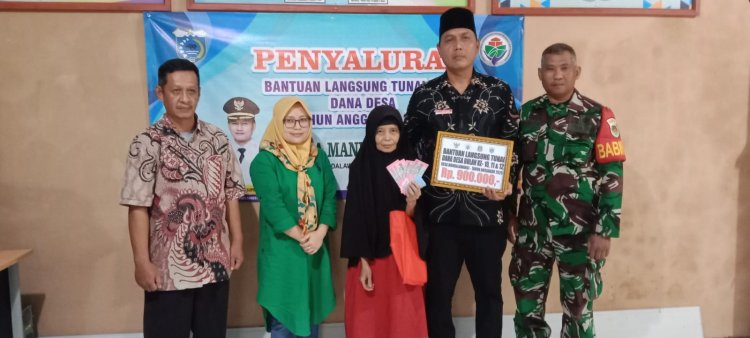 Babinsa Koramil 0105/Mandalawangi Dampingi Penyaluran BLT Dana Desa Tahun Anggaran 2025