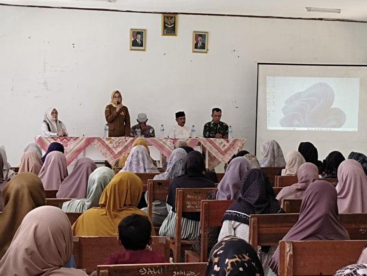 Serka Arpan Babinsa Koramil 0113/Cibaliung Berikan Himbauan kepada Siswa dan Orang Tua Jelang Libur Semester