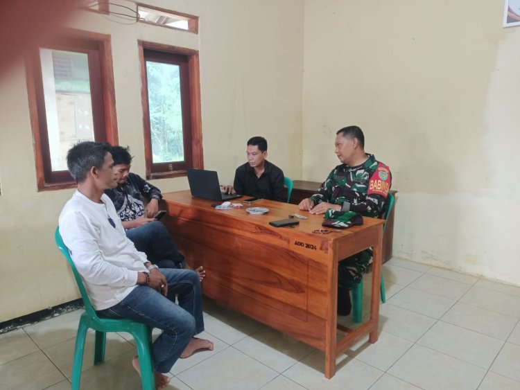 Babinsa Koramil 0109/Munjul Desa Suka Saba Laksanakan Komsos Bersama Aparatur Desa Bahas Rencana Pembangunan KDMP