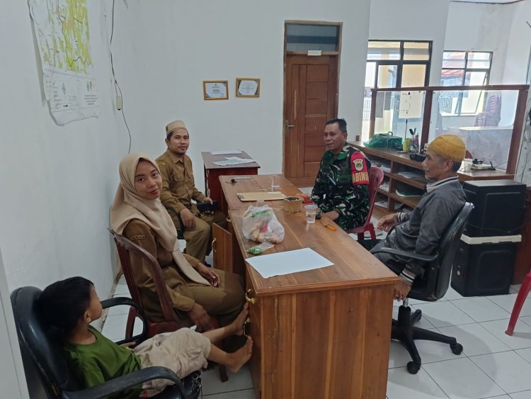 Serka H. Situmorang Babinsa 0103/Banjar Laksanakan Komsos Bersama Sekdes dan Staf Desa Kadubale