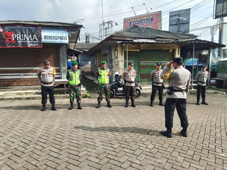 BABINSA KORAMIL 0105/MANDALAWANGI BERSAMA BHABINKAMTIBMAS LAKSANAKAN APEL PAGI DAN PENGECEKAN PERSONEL DALAM RANGKA PENGAMANAN NATARU