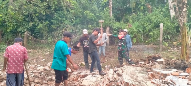Babinsa Koramil 0102/Cadasari Gelar Kerja Bakti Bersama Warga Desa Pakuluran