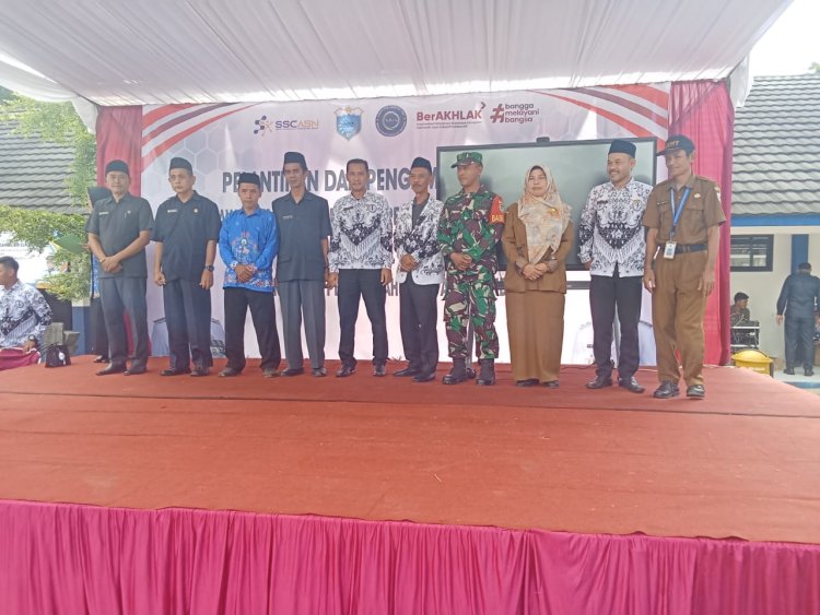 BABINSA KORAMIL 0103/CIBALIUNG HADIRI PELANTIKAN DAN PENGAMBILAN SUMPAH PPPK PARUH WAKTU TAHUN 2025 DI KECAMATAN CIBITUNG