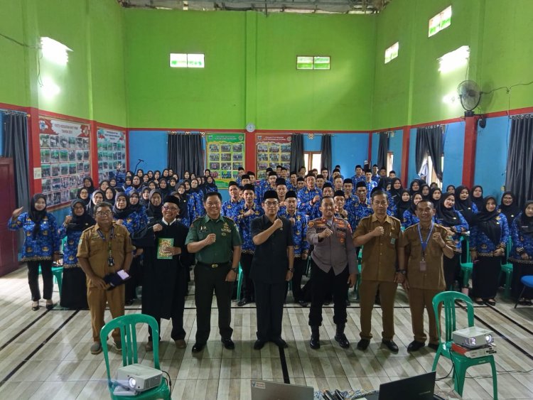 Danramil 0108/Bojong Hadiri Pelantikan dan Pengambilan Sumpah PPPK Paruh Waktu Tahun 2025 di Kecamatan Picung