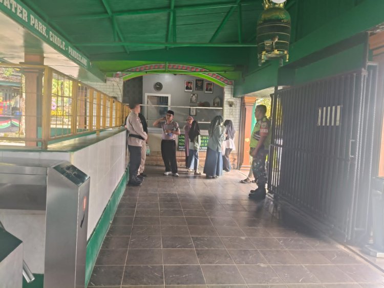 Babinsa Koramil 0101/Pandeglang, Desa Kelurahan Sukaratu Laksanakan PAM Tempat Wisata Cas Water Park Cikole