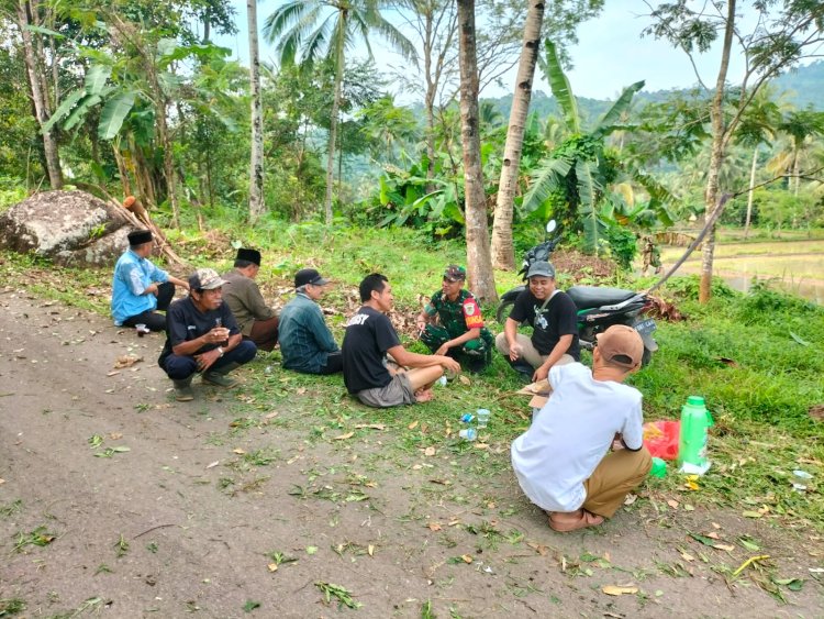 BABINSA KORAMIL 0105/MANDALAWANGI GELAR KARYA BAKTI BERSAMA MASYARAKAT DESA GIRIPAWANA