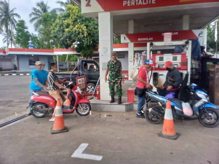 Babinsa Koramil 0117/Panimbang Laksanakan Pengamanan SPBU Jelang Tahun Baru 2026