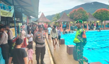 Kopka Samsudin Babinsa Koramil 0105/Mandalawangi Laksanakan Pemantauan Keselamatan dan Aktivitas Masyarakat di Kolam Renang DM Mandalawangi