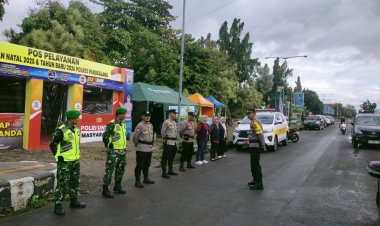 Anggota Babinsa Serma Tedi dan Seka Asep Taryana Laksanakan PAM BKO Polri di Pos Yan Alun-alun Pandeglang