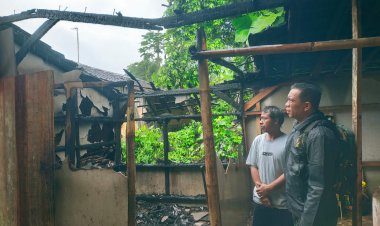 KEBAKARAN RUMAH WARGA DI WILAYAH KORAMIL 0101/PANDEGLANG