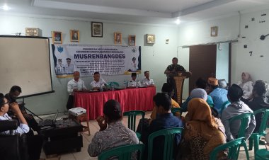 Peltu Bahtiar Batuud dan Babinsa Koramil 0107/Saketi Hadiri Musrenbangdes Desa Sindanghayu Bahas Pembangunan TA 2027